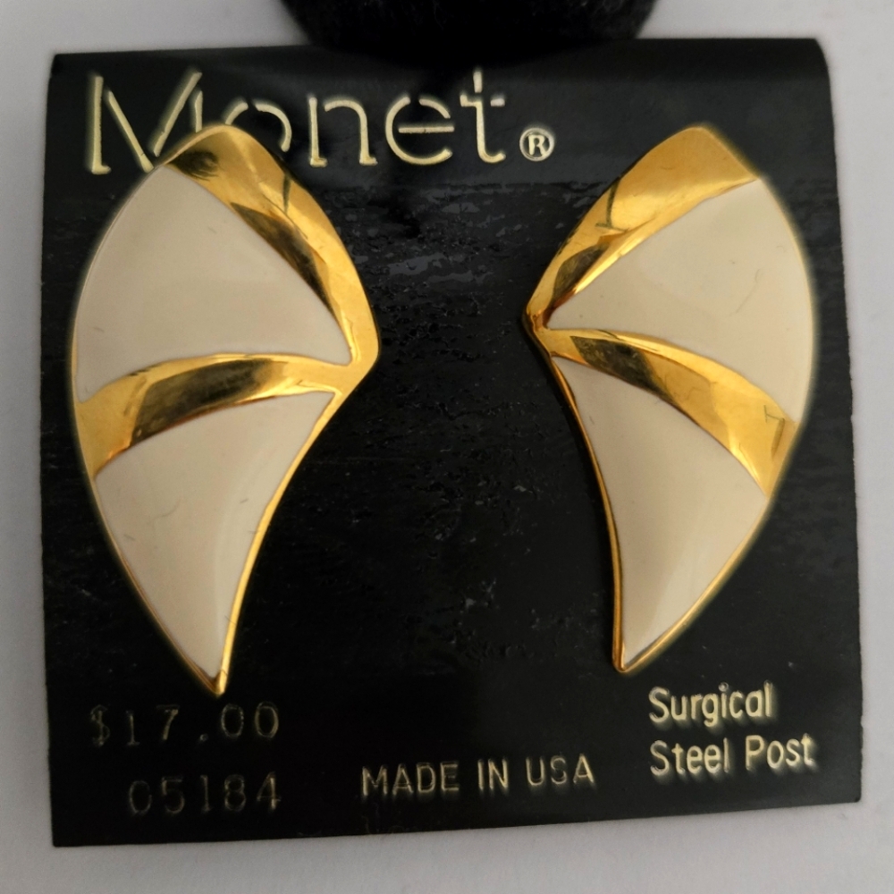 VINTAGE MONET GOLD-TONE CREAM EARRINGS